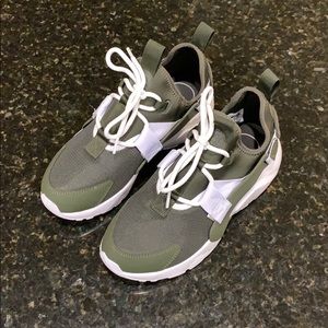 Nike Women’s Huarache City Low - Olive - Size 8
